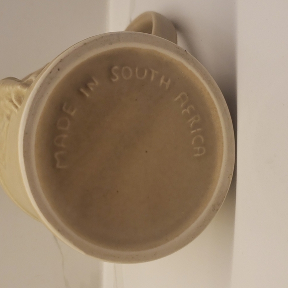 𝅺elephant Mug Made in Africa 3D 'Amarula Cream' 3"Diam x 3.5"h - Picture 6 of 8